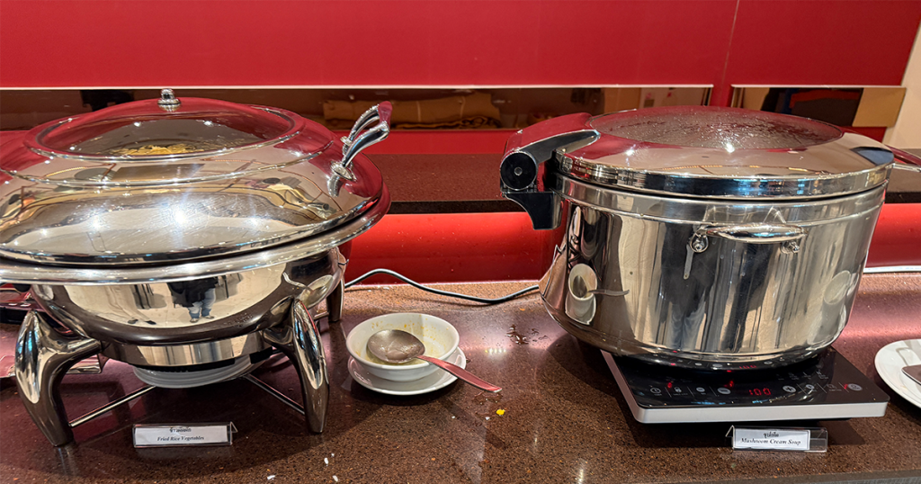 202411-AroundAsia-Bangkok-07-BKK-MiracleLounge-concourseD-food-3-073735