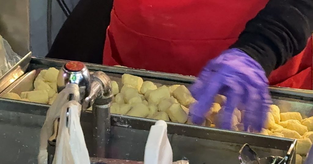 202411-AroundAsia-Taipei-43-NingxiaNightMarket-SweetPotatoBalls-2-201028