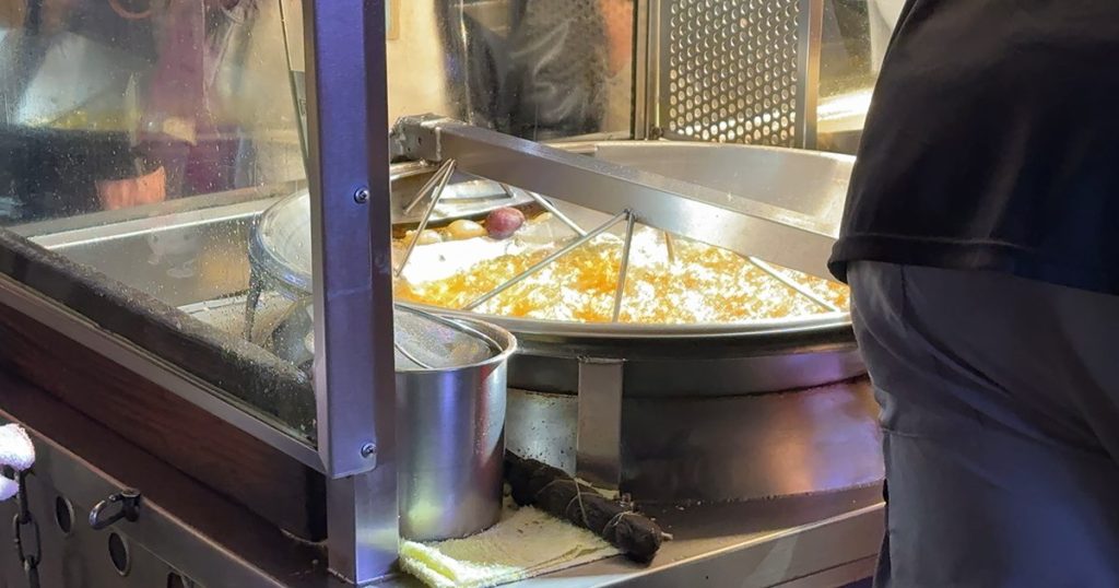 202411-AroundAsia-Taipei-45-NingxiaNightMarket-SweetPotatoBalls-4-201444