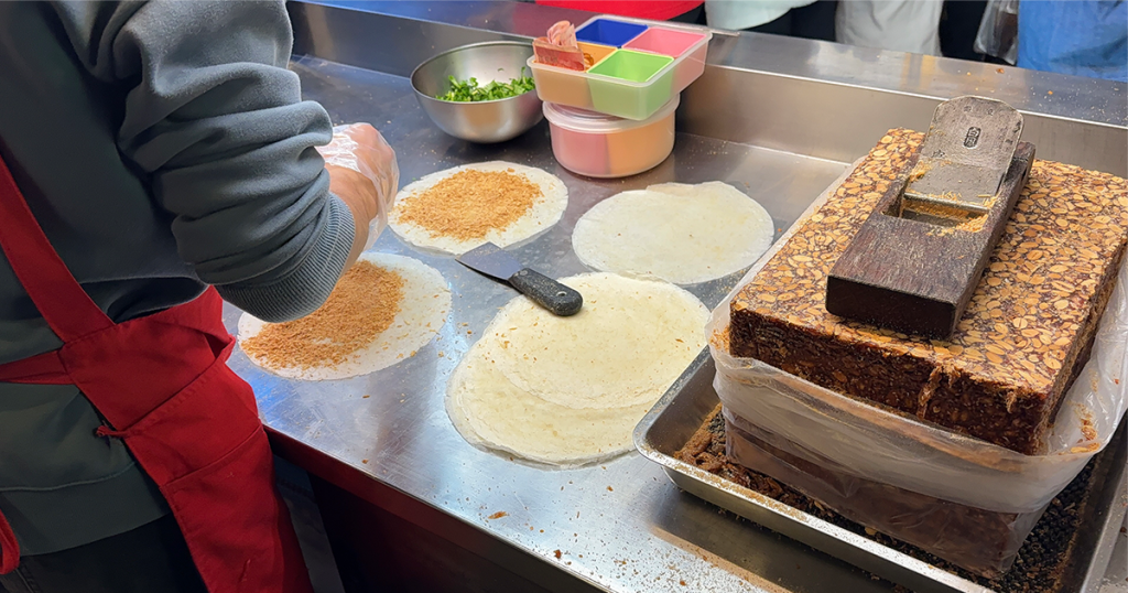 202411-AroundAsia-Taipei-57-NingxiaNightMarket-PeanutRollwithIceCream-3-203246