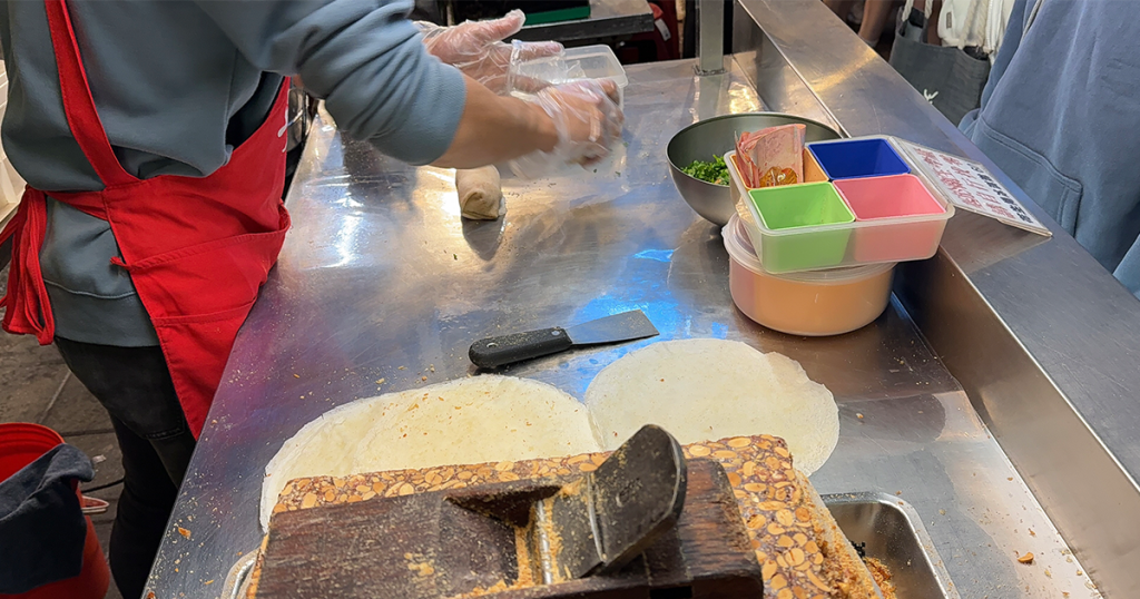 202411-AroundAsia-Taipei-58-NingxiaNightMarket-PeanutRollwithIceCream-4-203314