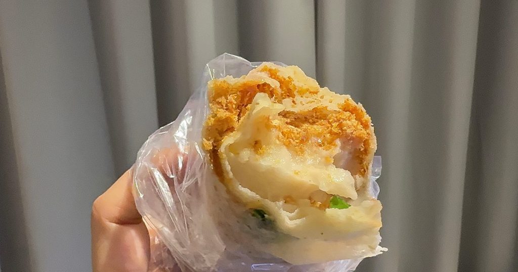 202411-AroundAsia-Taipei-61-NingxiaNightMarket-PeanutRollwithIceCream-7-210001